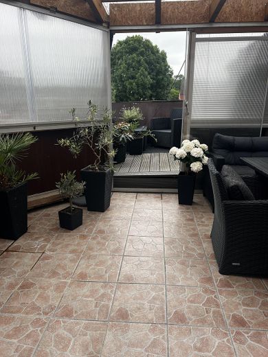 SENZA PROVVIGIONE Casa trifamiliare con vista sul fiordo e interessanti redditi da locazione, circa 300 m2 di superficie abitabile – 1. OG-Wohnung mit Balkon
