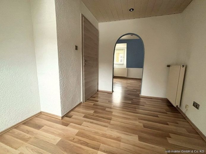 Reihenmittelhaus in zentraler Lage von Naila bietet ein großzügiges Zuhause – VUB0002349-15