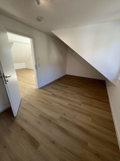 Traumhaft helle 3‑Zimmer‑Wohnung zu vermieten - Erstbezug nach Kernsanierung – Kinderzimmer / Büro