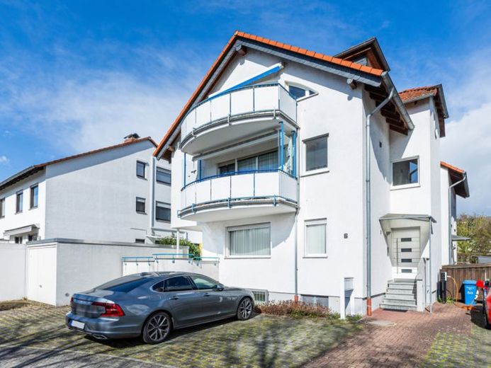 Maisonette-Wohnung mit Tageslichtbad, Terrasse, guter Raumaufteilung und Kfz-Stellplatz – फोटो 1