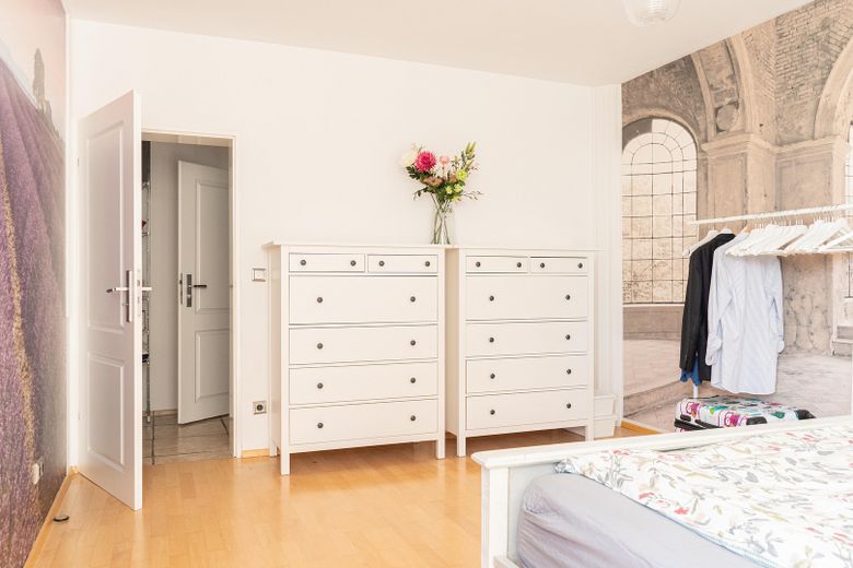 Sin comisión, venta directa del propietario: luminoso apartamento de 4,5 habitaciones con terraza cerca del lago Unterbacher See – Schlafzimmer 1