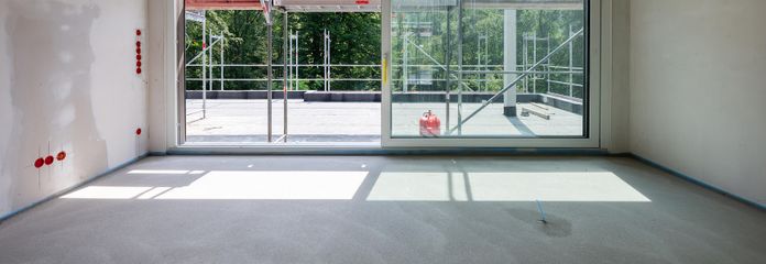 Wohnen über den Dingen – exklusives Penthouse mit Dachterrasse und traumhaftem Waldblick – Ausblick aus dem Wohnbereich