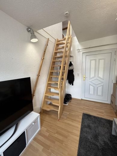Charmante 2,5-kamerwoning op een centrale locatie in Stuttgart West – Aufgang WZ in den oberen Stock