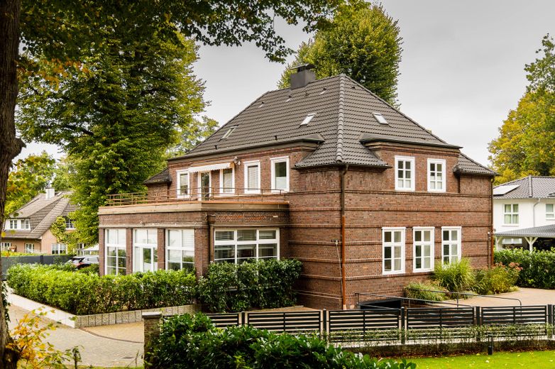 Repräsentative Büro-Villa in HH-Boberg – flexible Büroflächen & Coworking ab 20-40 m² (All-In-Miete) – 20250918_Vorderseite_I