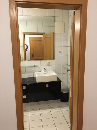 Nowoczesne, wymarzone 2,5-pokojowe mieszkanie galeryjne w M.-Untermenzing BEZ PROWIZJI – Bad
