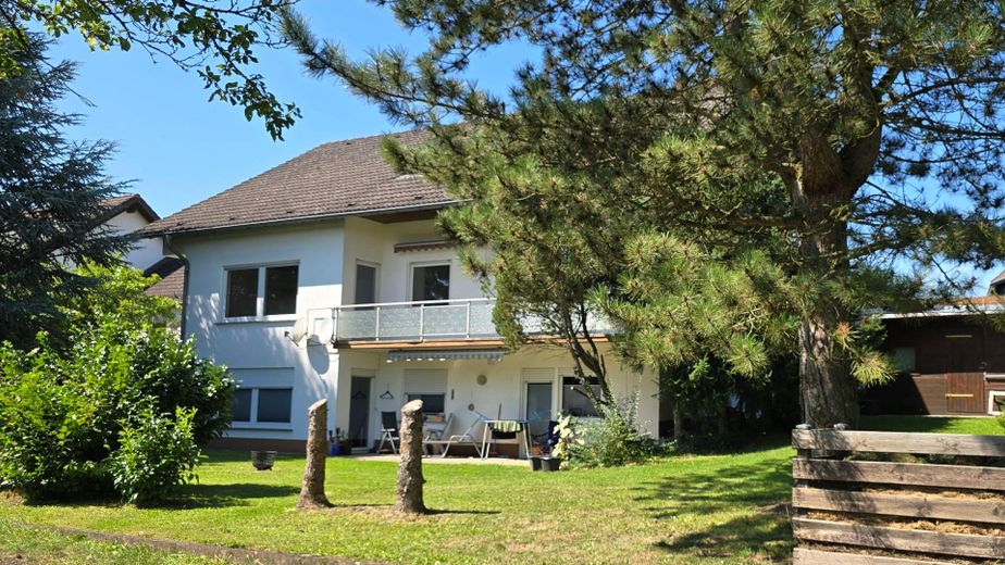 Bezugsfrei & provisionsfrei: Flexibles Dreifamilienhaus in Weilburg – Rückseite