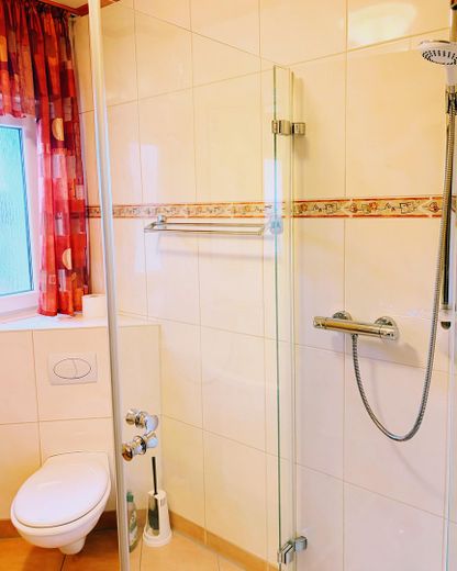 Drei freie Wohnungen, großer Garten – Mehrgenerationenwohnen in Werne – EG – Bad mit Dusche