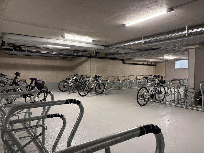Appartement neuf moderne de 2 pièces avec cuisine, balcon et 2 places de stationnement à Nürtingen-Oberensingen – Fahrrad-Abstellraum