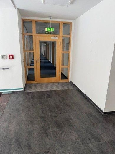 Moderne Bürofläche - 375 m² - 14 Räume - zentral - klimatisiert – Etageneingang