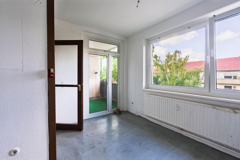 Yaklaşık 77,90 m² büyüklüğünde, hemen taşınılabilir 2,5 odalı daire; doğrudan sahibinden ve komisyonsuz – Küche3
