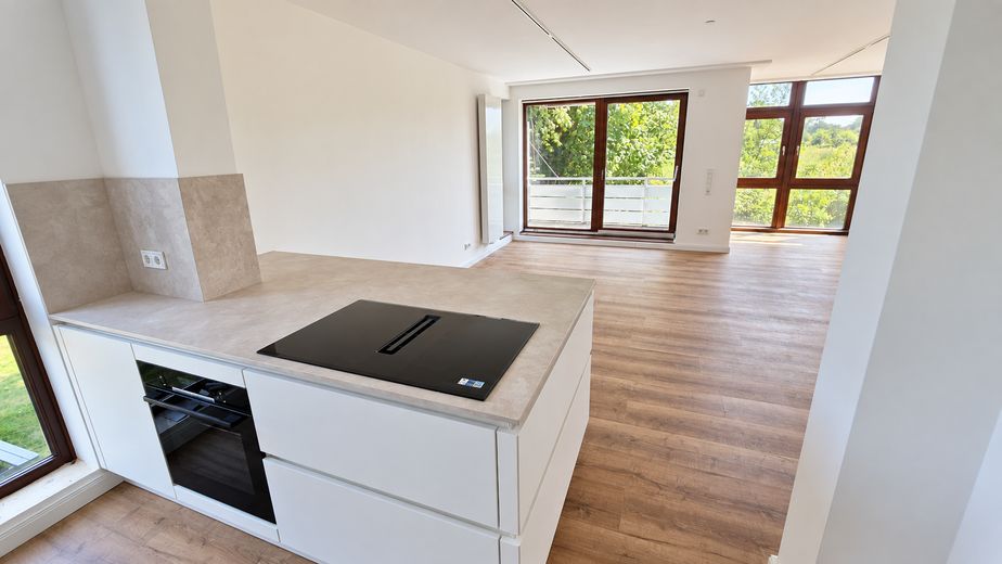 Stilvoll kernsaniert – helle Maisonettewhg m. neuer EBK, Balkon & Terrasse im begehrten Geteviertel – Küche Ansicht 2