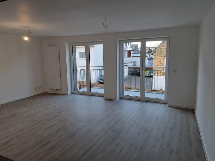 Moderno appartamento mansardato con 2 locali in centro – Wohnen/Essen/Küche