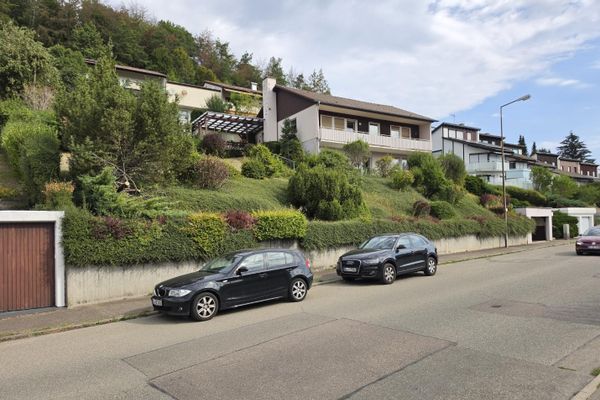 Provisionsfrei: Großzügiges Einfamilienhaus in ruhiger Aussichtslage mit teilbarem Großgrundstück