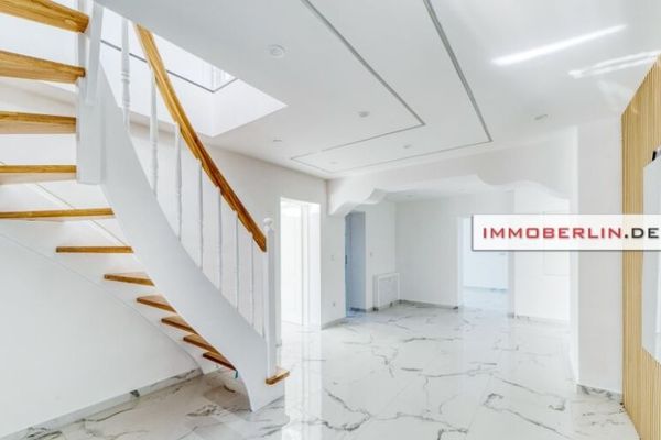IMMOBERLIN.DE - Für den Ersteinzug nach Sanierung! Attraktives Haus mit Südgarten & Garage