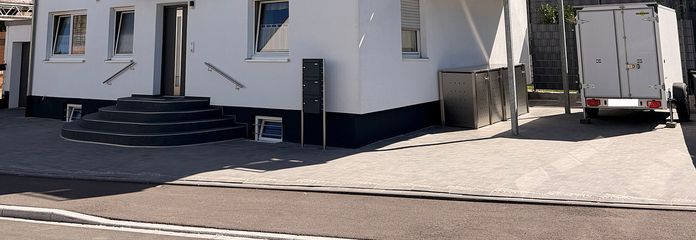 3 आवासीय इकाइयों वाला बहुपरिवारिक मकान Aystetten में – स्वयं उपयोग या किराये की संभावनाएँ