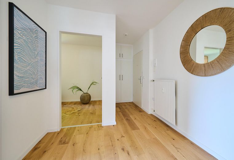 Appartamento modernizzato di recente, 3 locali con balcone – Eingangsbereich