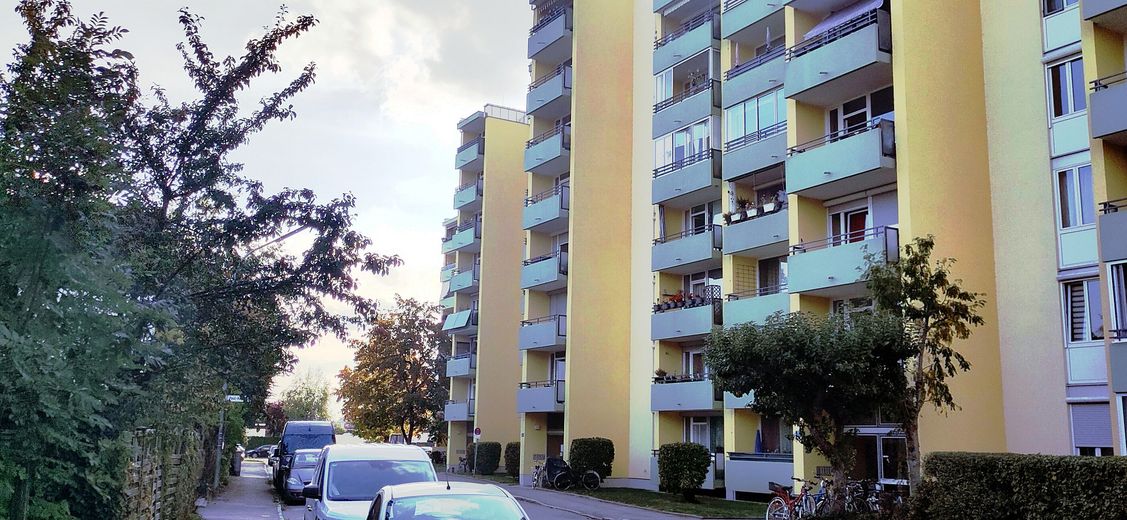 Apartment mit Schwimmhalle, Sauna, S-Bahn, Bus , von privat im Bieterverfahren – Hofmarkstrasse