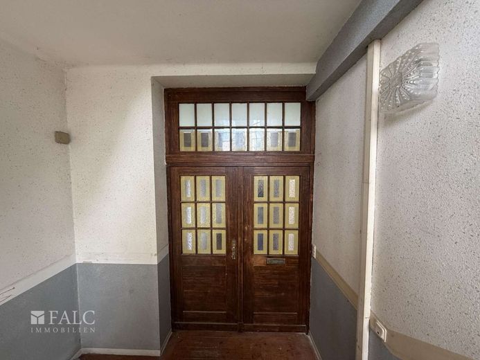 Altbau-Tuer