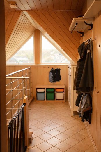 Großzügiges Einfamilienhaus mit Sauna und viel Platz im Hunsrück – Treppenhaus DG
