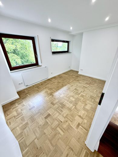 Einziehen & Wohlfühlen – hochwertig renoviertes Reihenendhaus mit Garten, Garage & PV – OG_Kinderzimmer