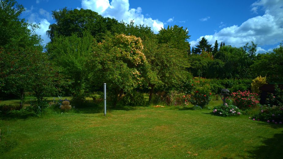 Vrijstaande eengezinswoning in Bargteheide met zelfstandige woonruimte en bouwgrond - zonder makelaarskosten – Garten Hauptwohnung