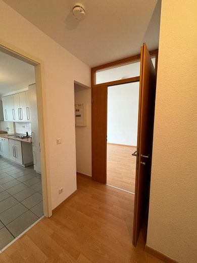 2 Teilmöblierte Zimmer Wohnung mit eigener Garage – Foto 6