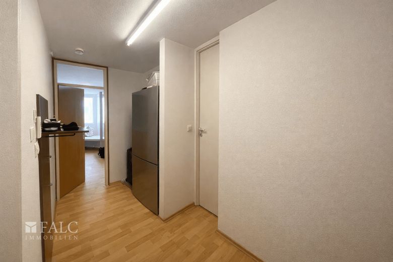 Kompaktes Apartment mit Balkon und Tiefgaragenstellplatz in München-Sendling – Diele