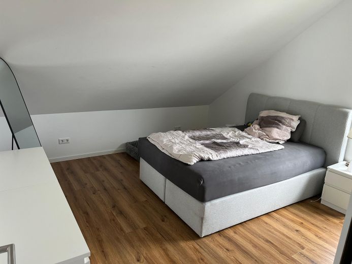 Appartamento moderno di nuova costruzione in posizione centrale a Holzhausen – Schlafzimmer