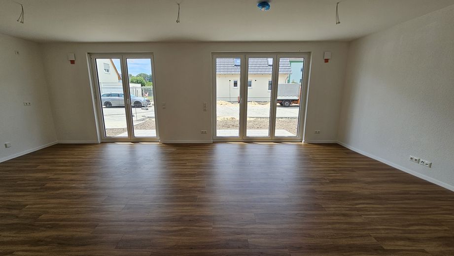 Erstbezug Neubau Doppelhaushälfte | 4,5 Zimmer | Nähe Berlin (Müllrose) – Wohn- und Essbereich EG