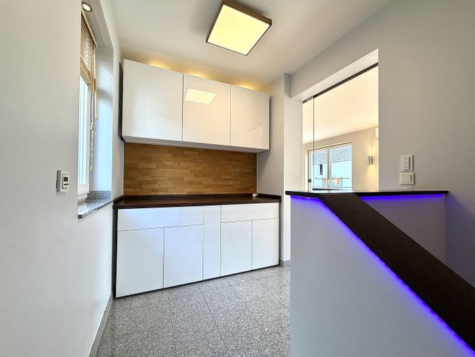 Piso split-level de alta calidad con carácter de casa en una ubicación privilegiada de Junkersdorf – Flur 2 OG