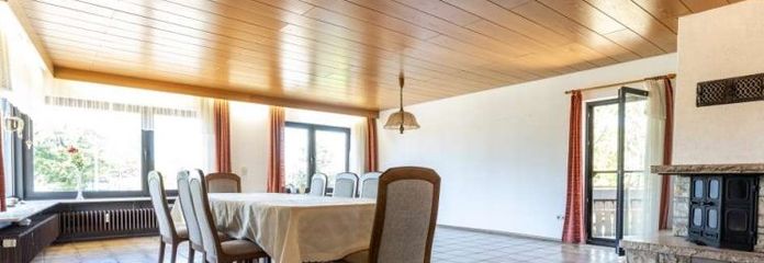 Maison individuelle spacieuse avec véranda et photovoltaïque – beaucoup d'espace pour vivre et travailler