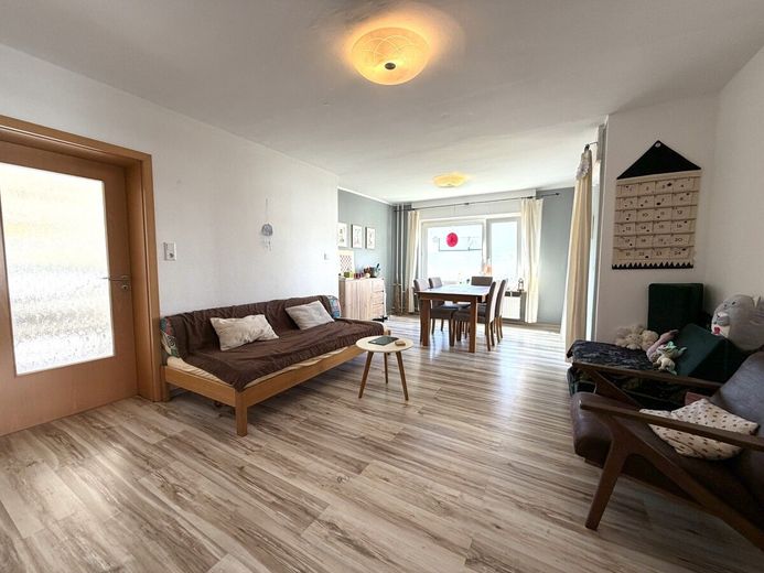 Zweifamilienhaus in idyllischer Lage - direkt an der Modau mit großem Garten – Wohnzimmer EG