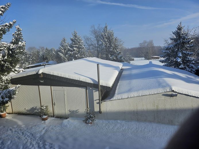 Alpaka çiftliği – Doppelgarage im Winter