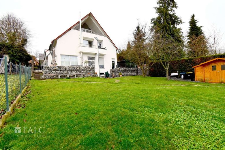 Sie erwerben das komplette Doppelhaus und haben sofort Mieteinnahmen ! – Garten- Hausansicht2