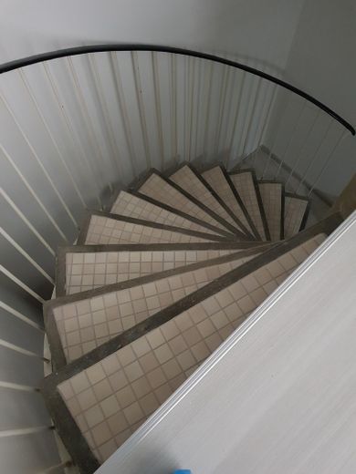 Casa a schiera centrale tranquilla a Neukeferloh - 5 locali + locale hobby + garage – Treppe
