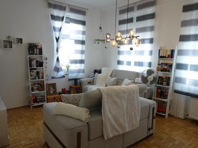 Bel appartement de 3 pièces au rez-de-chaussée à Hanau/Klein-Auheim – Wohnzimmer