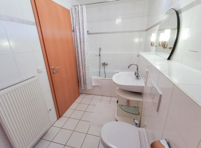 Bad mit Badewanne
