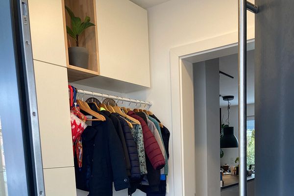 Bez prowizji! Środkowy dom w zabudowie szeregowej, 5 pokoi, 2 łazienki, 2 tarasy na dachu, 2 miejsca w garażu podziemnym – klasa energetyczna A, dostępny od grudnia