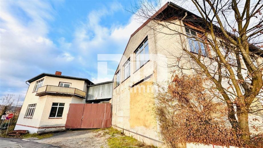 Modernisierter Gewerbekomplex (2 Gebäudeteile) mit langfristigem Mieter + freie Flächen im OG – Rückansicht 2. Zufahrt zum Innenhof Gebäude 4