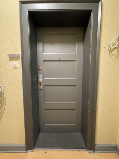 Helle Wohnung 15-03 in der Nähe der Uni – Wohnungstür