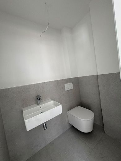 Wohnen mit Loftcharakter mit über 3  Meter Deckenhöhe und eigenem Garten in ruhiger Lage – Gäste-WC