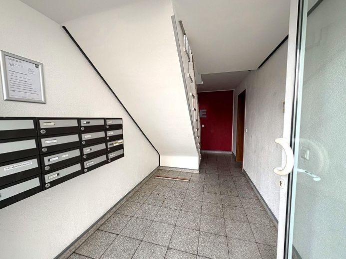 Gemütliche 2-Zimmer Wohnung zur Selbstnutzung oder Kapitalanlage | Provisionsfrei – Hausflur