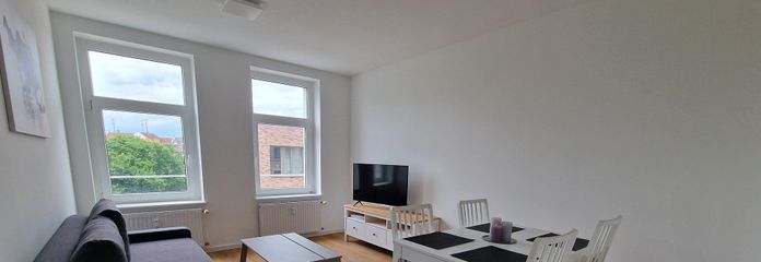 Inversión en Leipzig: 8,5% de rentabilidad bruta, 3 habitaciones + cocina + baño, completamente renovado en 2024, amueblado – Wohnzimmer