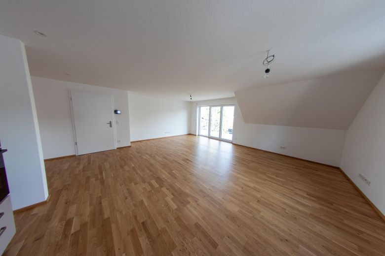 Moderne Neubau-Maisonettewohnung mit hochwertiger Ausstattung, Balkon und EBK – Wohnzimmer
