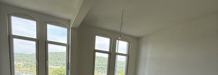 Exklusive 1-Zimmer-Wohnung mit Einbauküche und Balkon – Zimmer