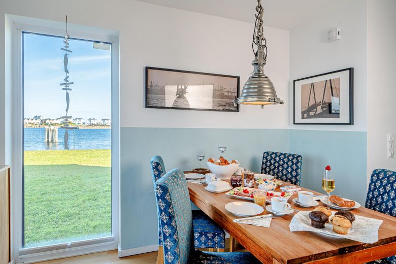 Semi-detached house in the Baltic Sea resort Olpenitz Kappeln, waterside location with large plot – Esstisch