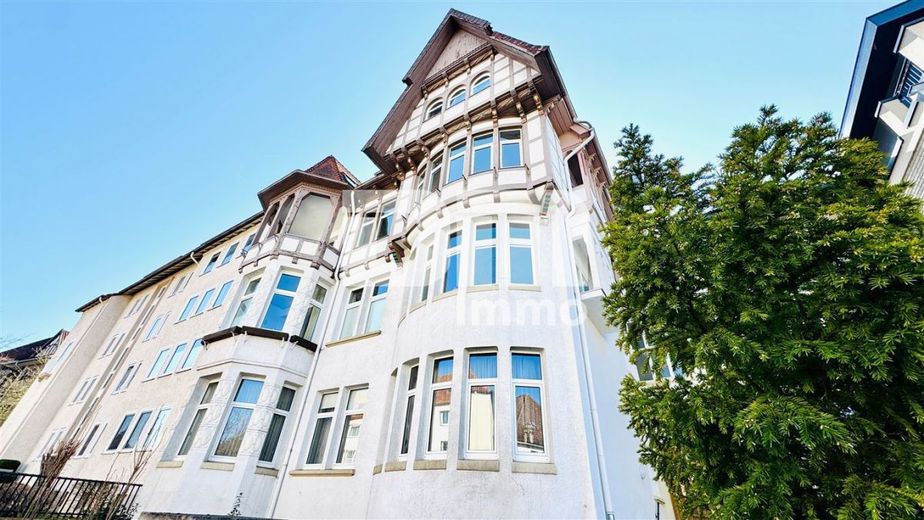 Hochwertige 5-Zi Wohnung in Traumlage mit Balkon in gepflegter Jugendstil-Villa + Panoramablick – Frontansicht
