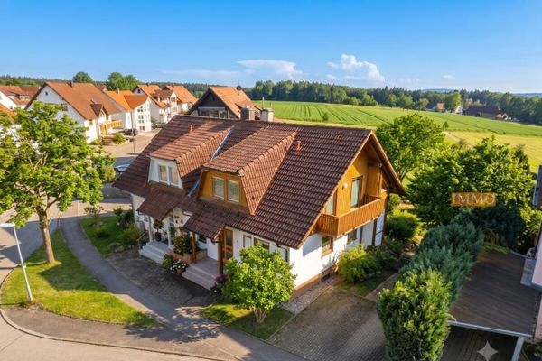 IMMORath - Moderne DHH im Schwarzwaldstil mit Panorama-Terrasse, 30min nördlich Freiburg