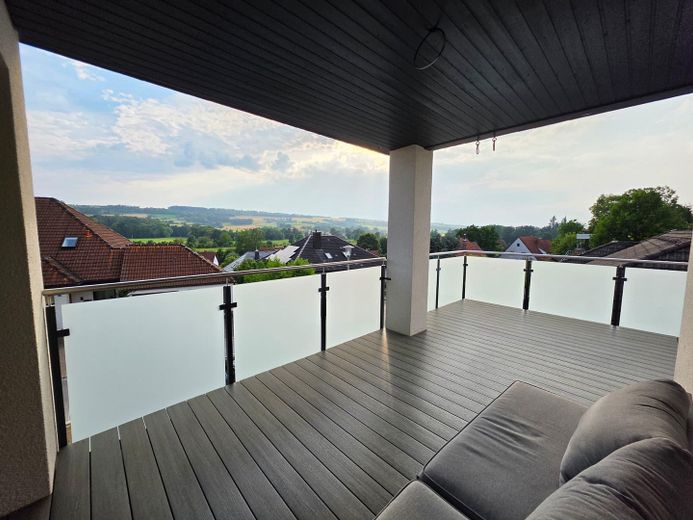 Hochwertiges Massivbau Einfamilienhaus / Zweiparteienhaus – Balkon OG