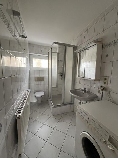 2 Zimmer Wohnung, 58,7 qm EBK, Balkon – Tageslichtbad mit WC